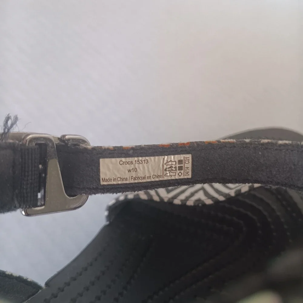 Crocs Leigh Wedge Sandals Womens 10 Black White Geometric Chevron FLAW Stain